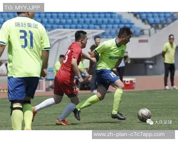 足球球员张勇的成长之路与职业生涯的辉煌成就探讨