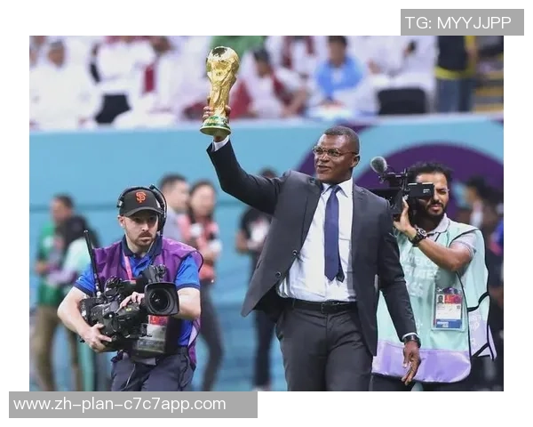 足球世界杯奖杯的辉煌历史与设计背后的故事揭秘 足球世界杯奖杯的辉煌历史与设计背后的故事揭秘